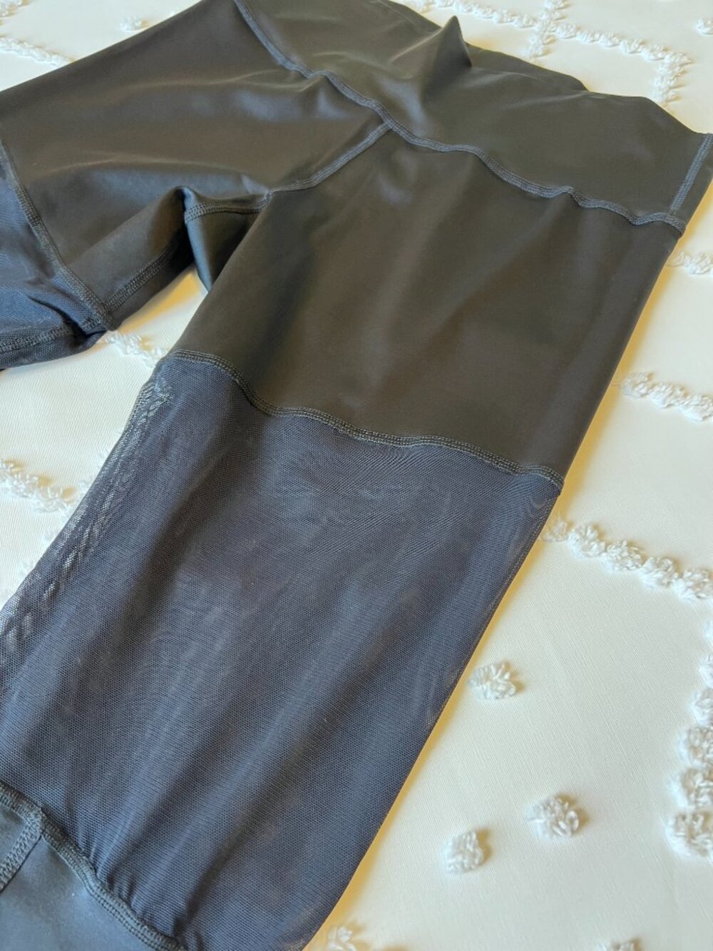 JIVA Active Black Sheer Mesh Panel Yoga Leggings - SIZE MEDIUM